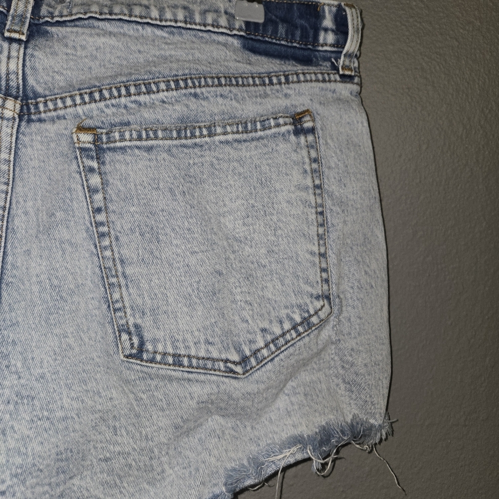 Abercrombie & Fitch The Mom Short High Rise Light Wash Shorts Size 33/16 - Picture 10 of 16